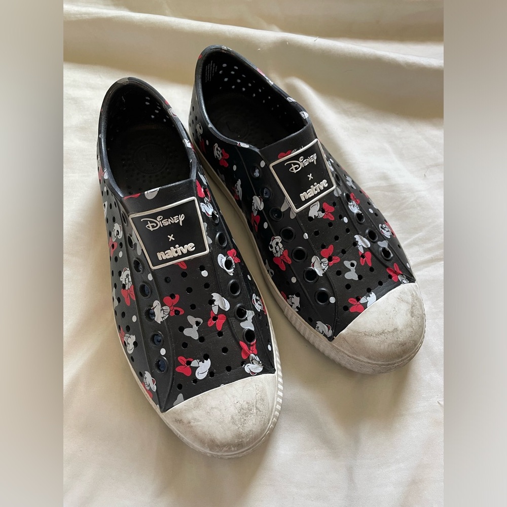 Disney native Minnie Mouse shoes
